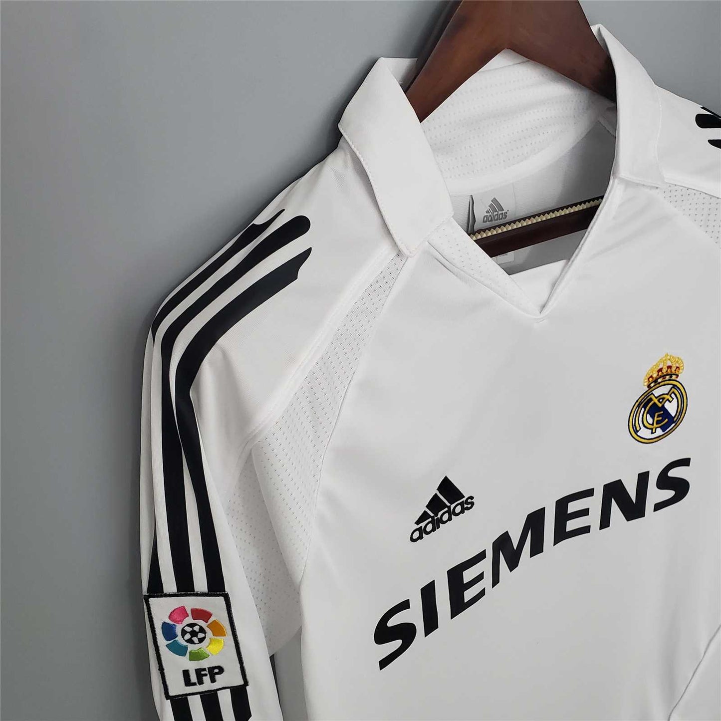 REAL MADRID 2005-06 DAVID BECKHAM 23 RETRO HOME JERSEY