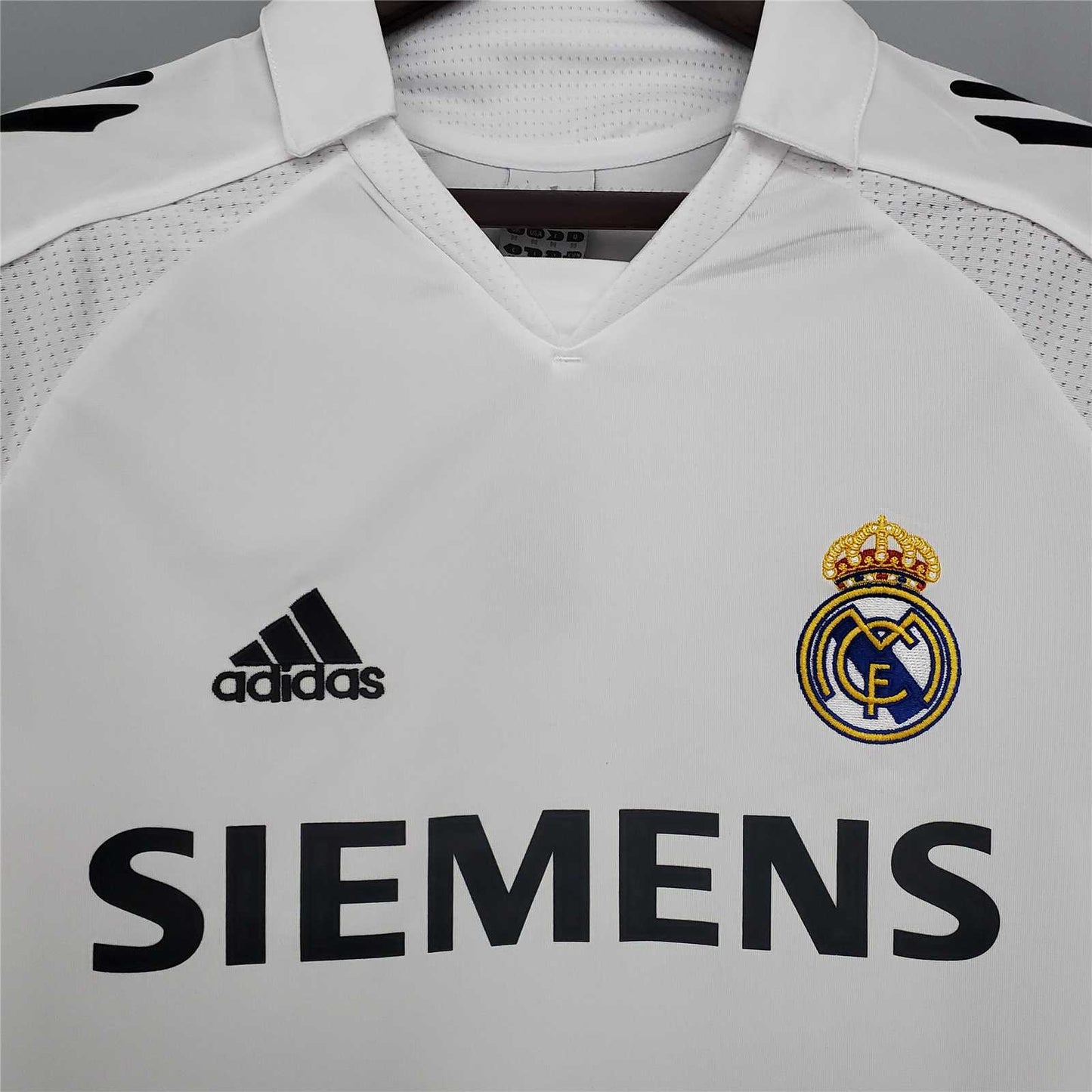 REAL MADRID 2005-06 DAVID BECKHAM 23 RETRO HOME JERSEY