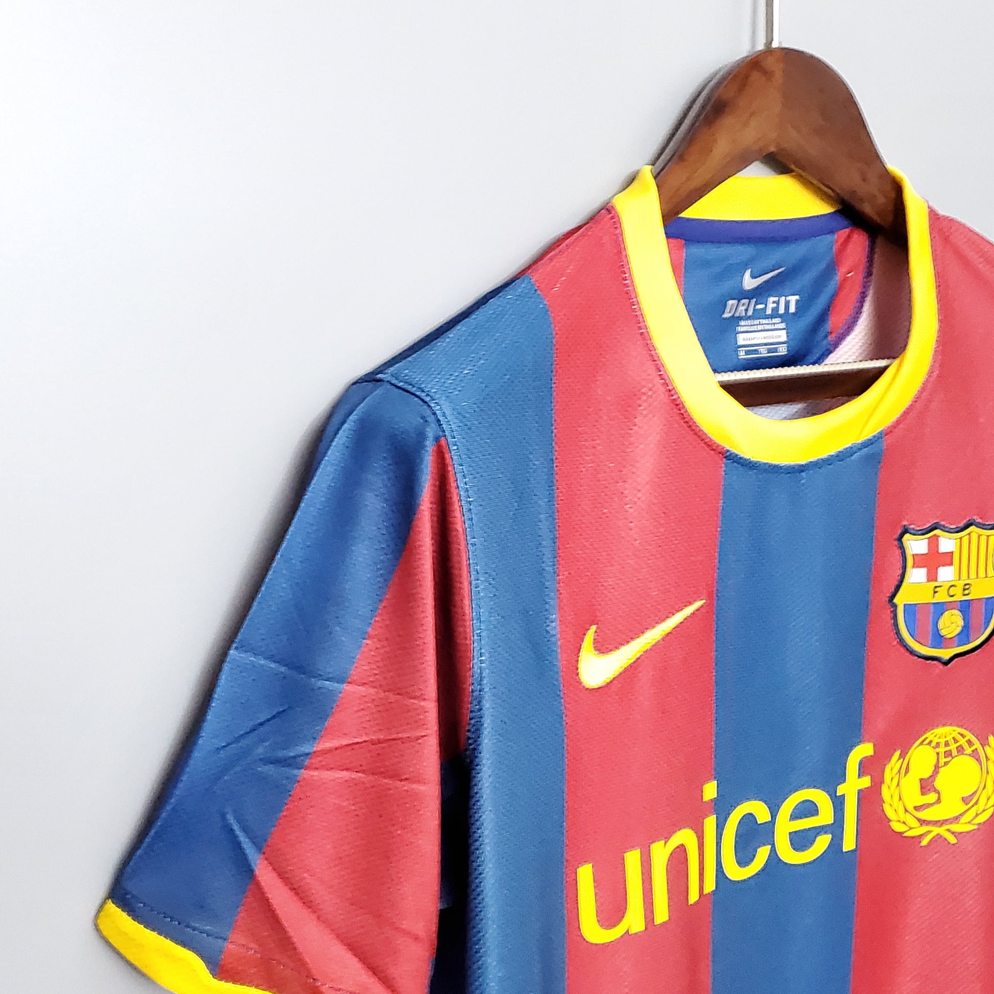Messi-10-Barcelona-2011-football-retro-jerseys