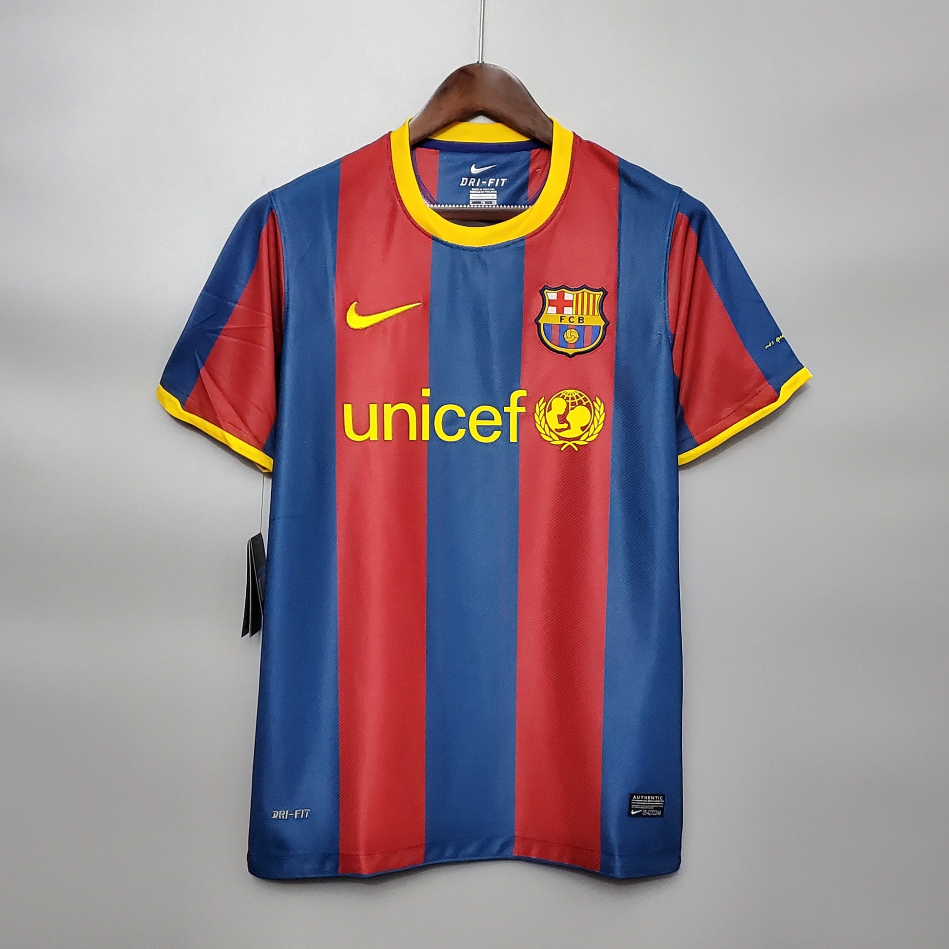 Messi-10-Barcelona-2011-football-retro-jerseys